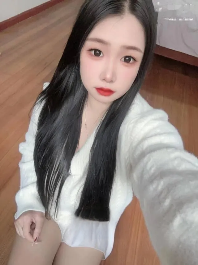 高颜值肤嫩多水小妹