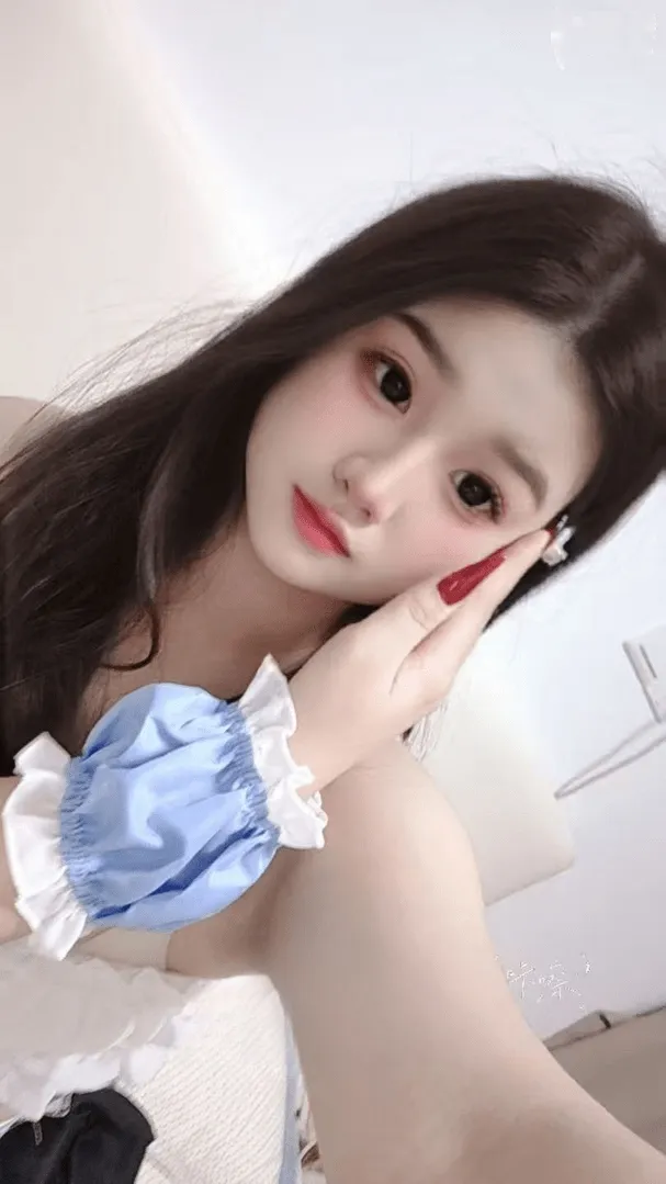 大胸肤白的小姐姐