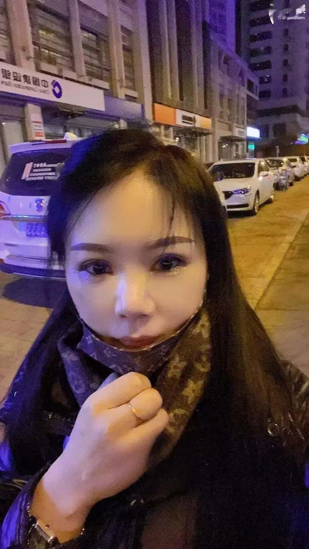 天津河东会喷水的少妇