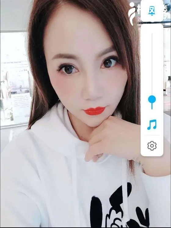 一个服务控妹子