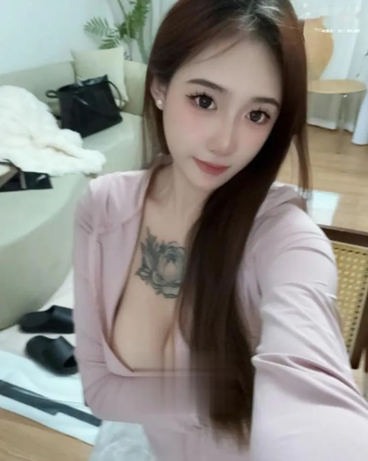 年轻性感大胸骚货米娜