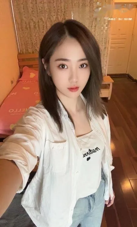 白嫩小模特