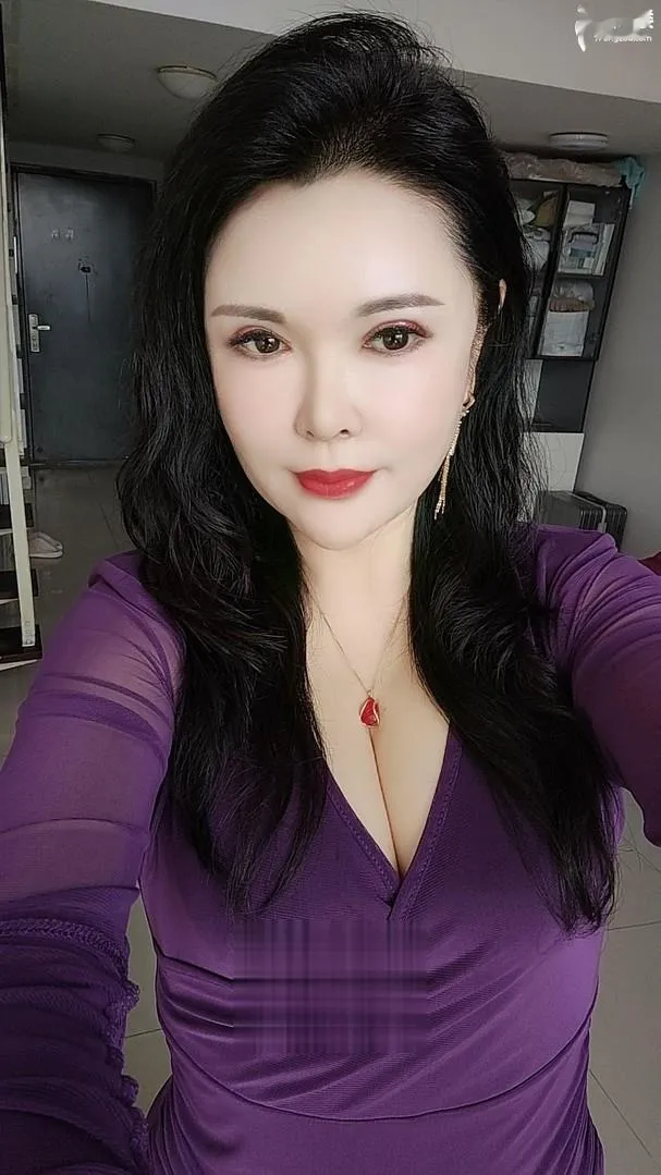 天然波霸大屁股熟女姐姐