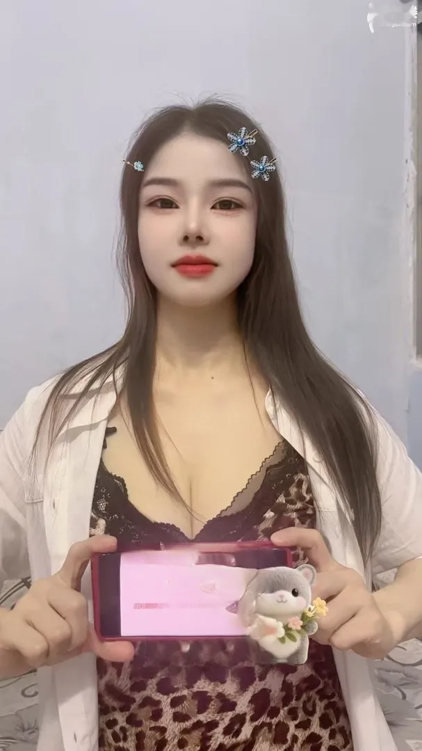 骚货自慰引诱小琴