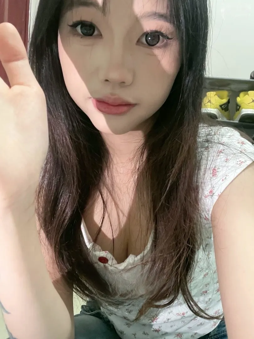 清纯外表下的烧杯能夹会吸