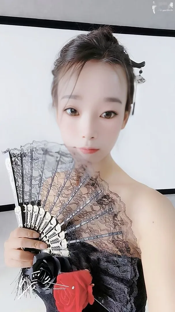 服务系长腿细腰美女
