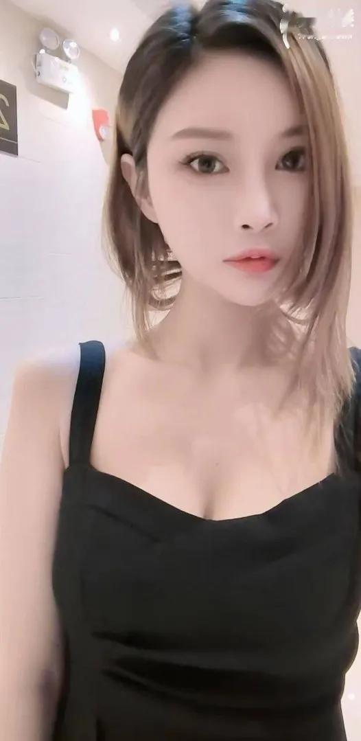 招人喜欢的妹子胸脯饱满