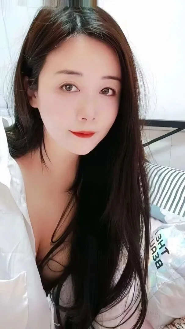 制服口爆深喉舔蛋水床