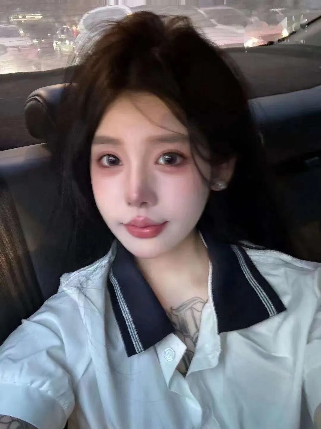 小妹妹下海兼职?约上门莞式服务