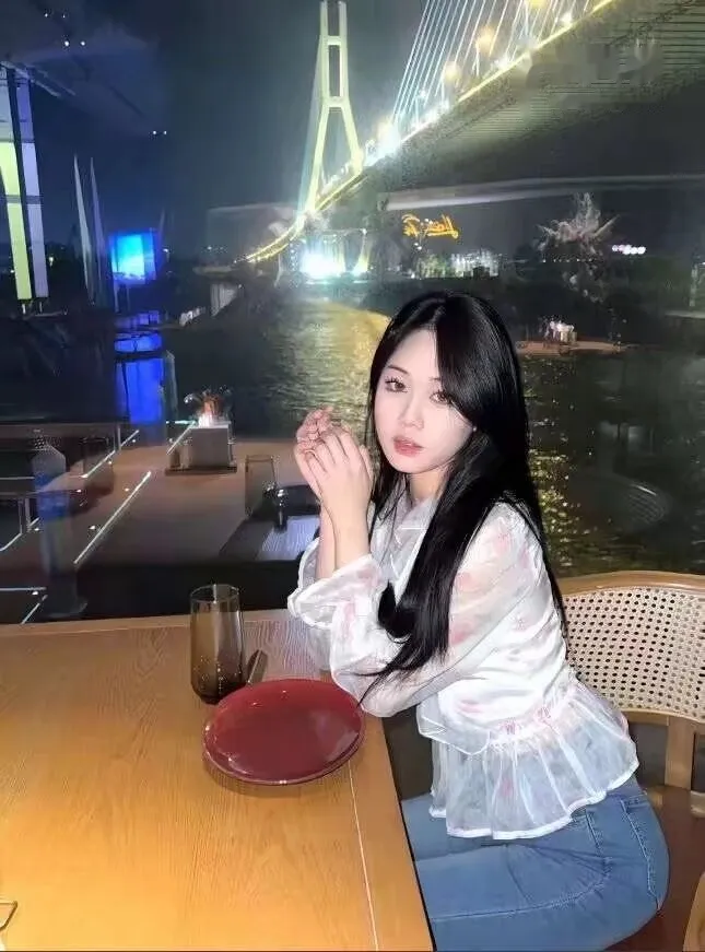 小妹妹下海兼职?约上门莞式服务