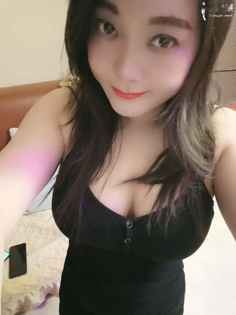 骚货车震艳舞御姐