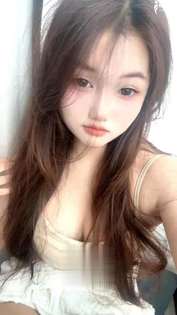 前凸后翘小骚妹