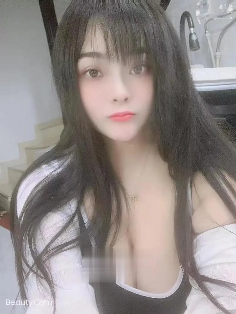 制服骚女粉嫩多汁