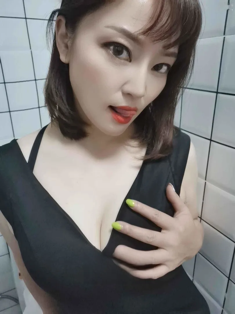 身材服务都不错的少妇