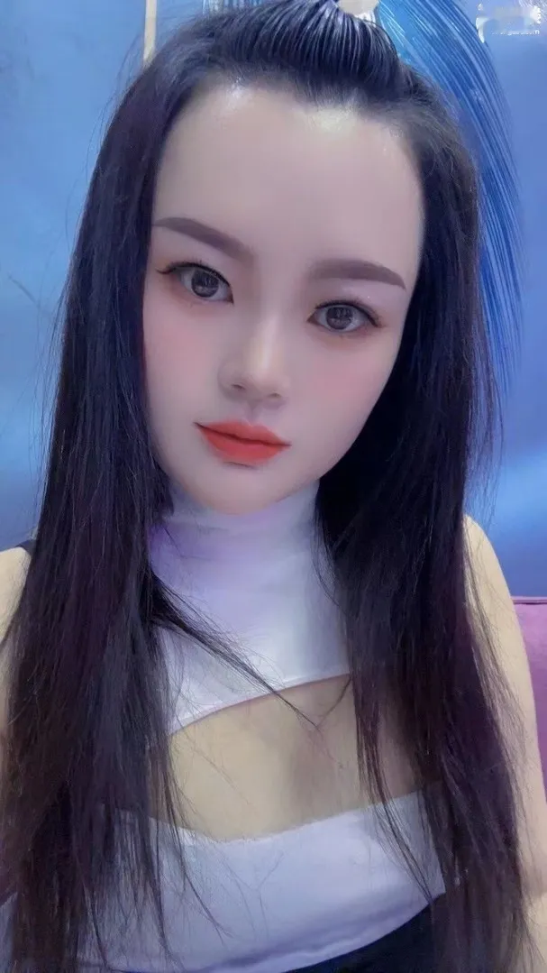 身体高挑气质出众的少妇