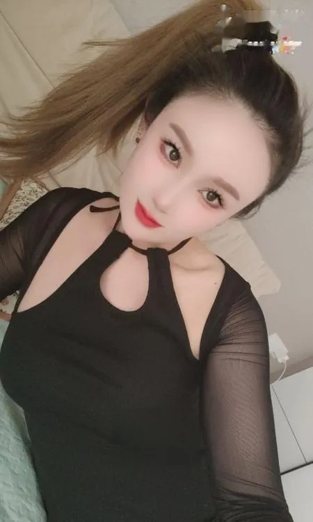 湿身诱惑大奶子英英美女