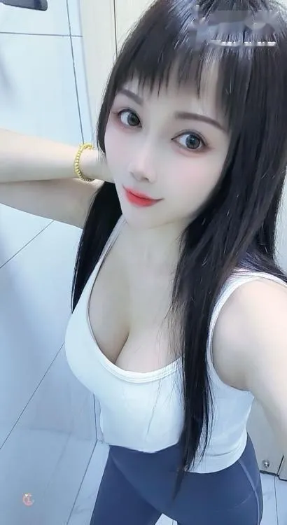 甜美小妹魔鬼身材超性感兼职