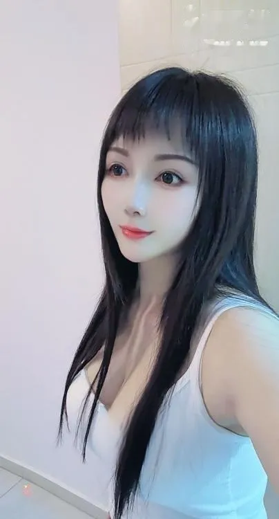 甜美小妹魔鬼身材超性感兼职