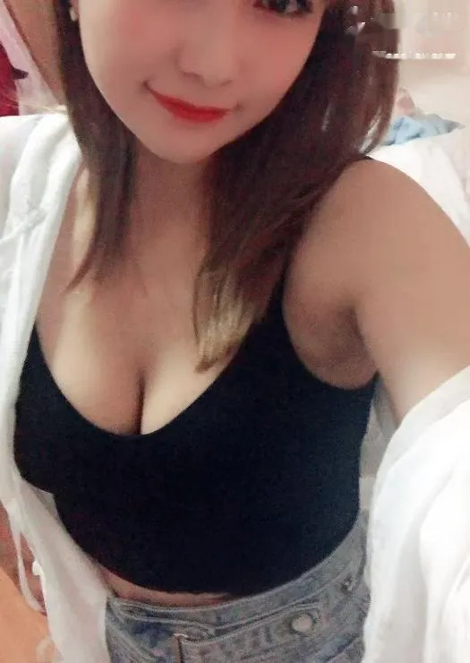 风骚大胸妹身材丰满