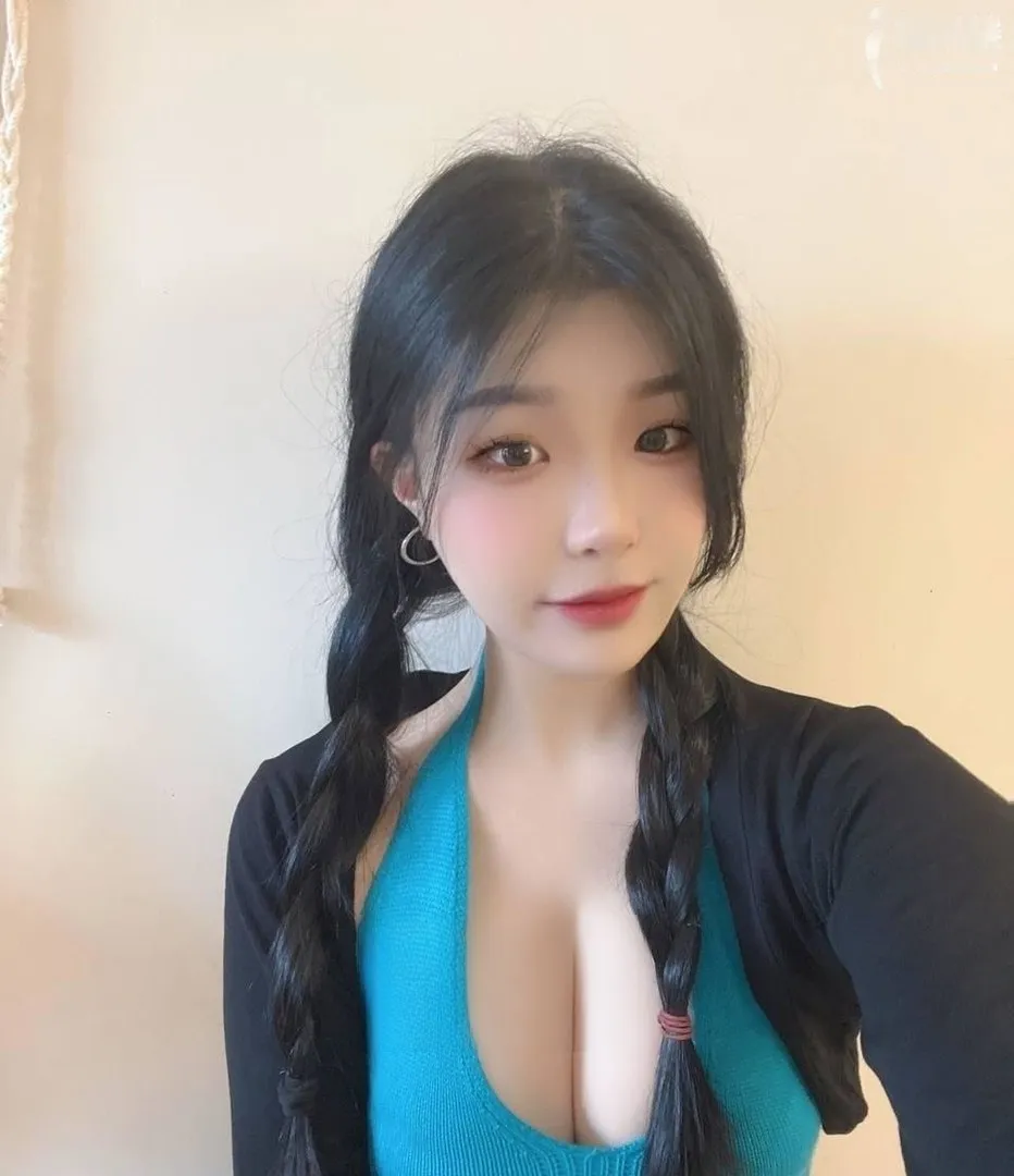 身材颜值超好大奶嫩妹