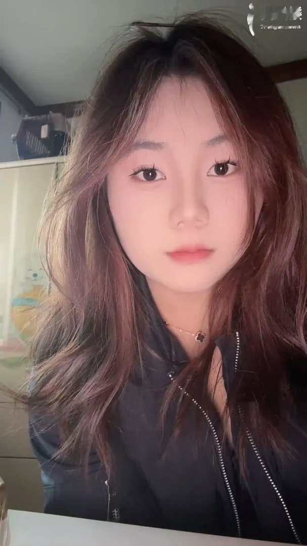美臀喷水棒棒的