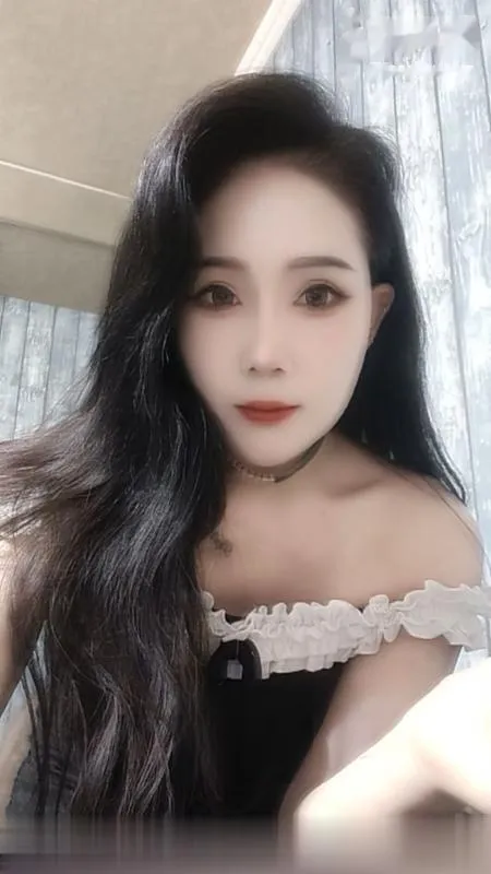 白嫩微胖小妹