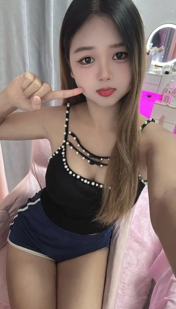 翘臀美腿紧致小妹