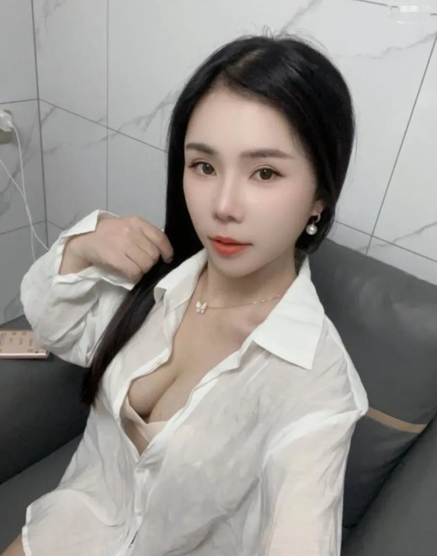 高挑纤细白嫩妹，口活很好
