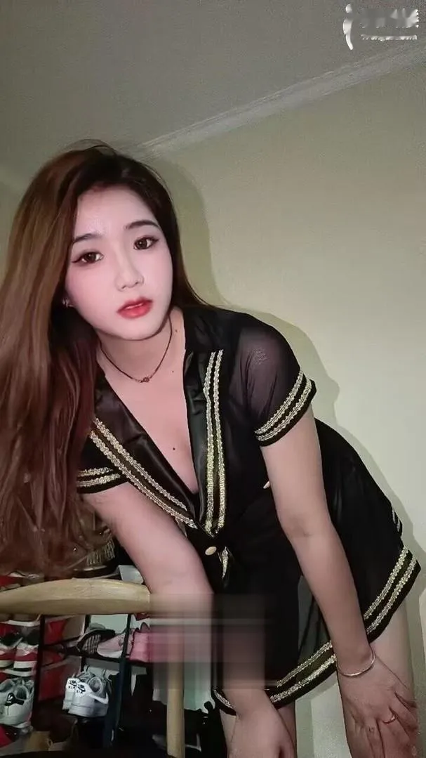 妖艳风骚御姐