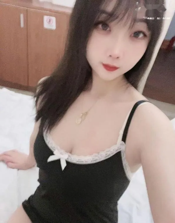 西山大奶妹子