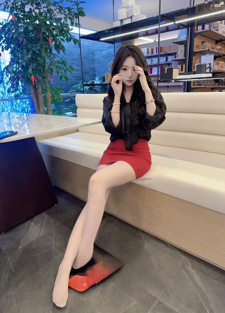 曲江尤物反差白嫩小妹