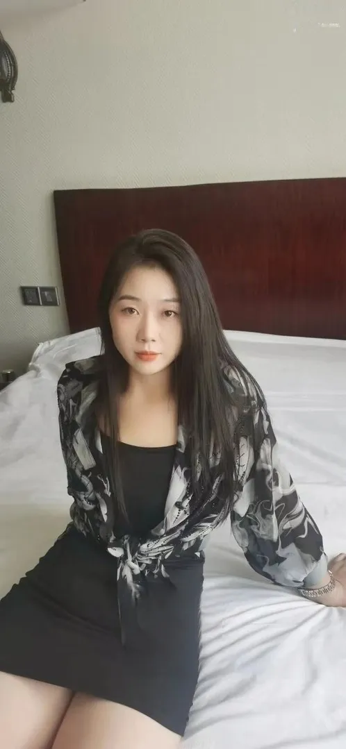 服务一流性感制服诱惑大奶美女 