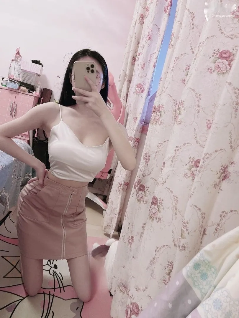 深圳性感娇嫩小妹子粉鲍多汁