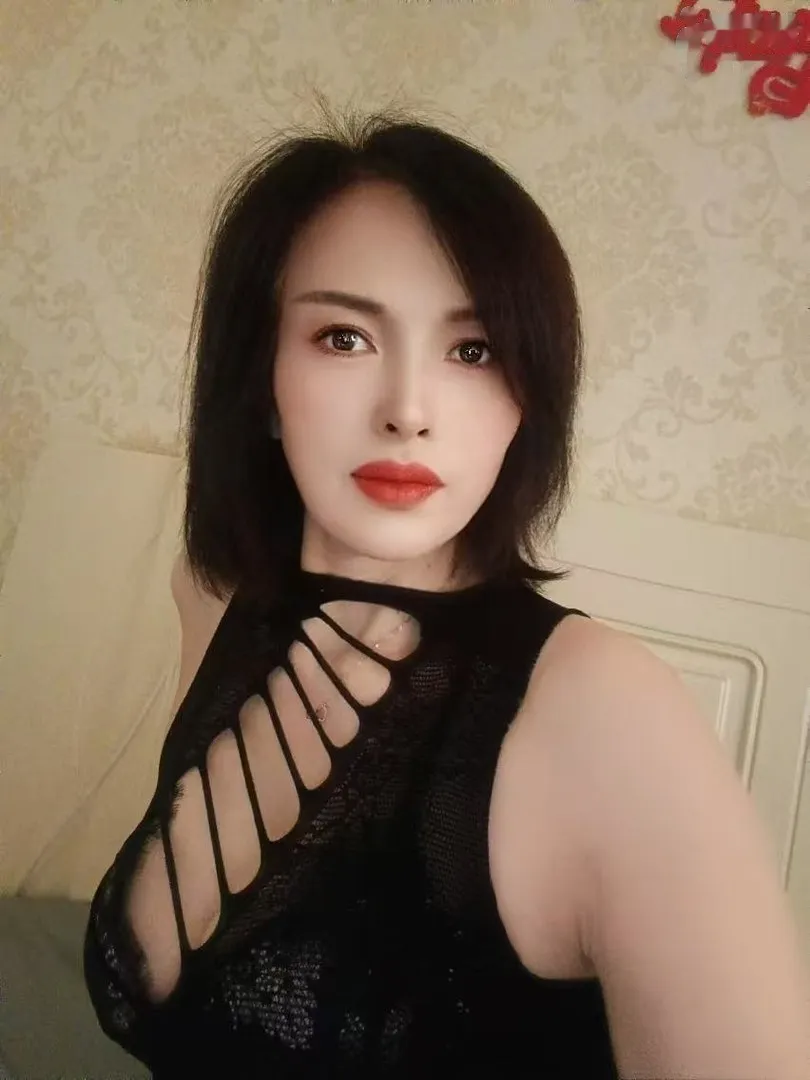 性感美臀御姐