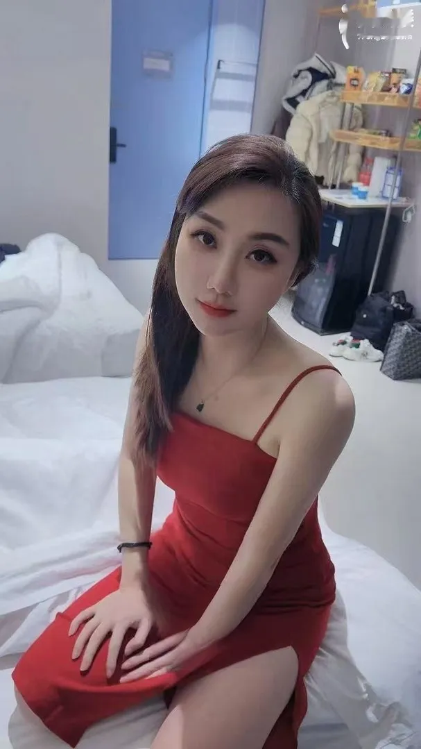 骚妹人前端庄人后放荡