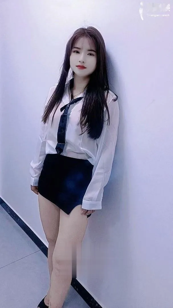 巨乳骚货妹子