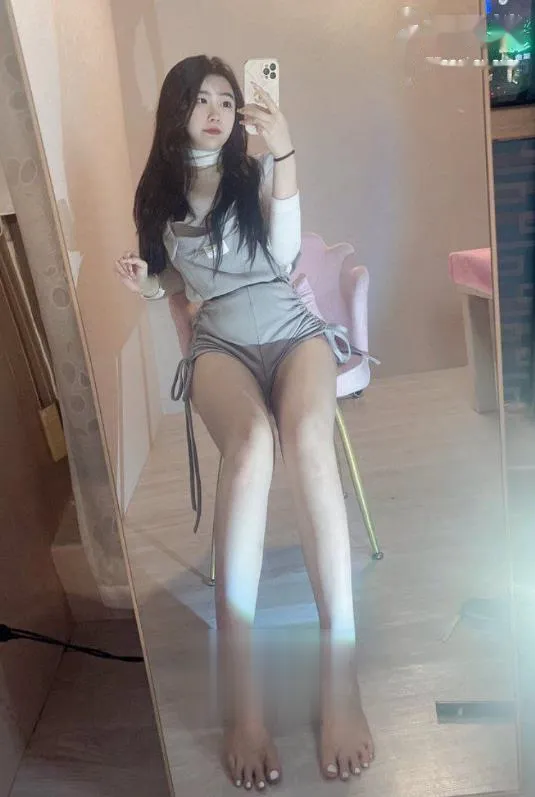 性感少妇身材保养很好
