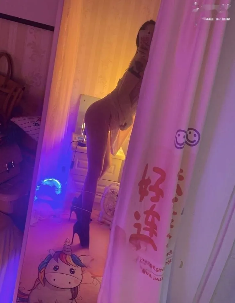 性感大奶翘臀极品美女