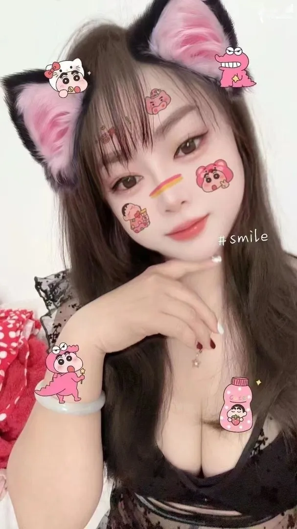 大奶嫩妹皮肤白皙会喷会夹