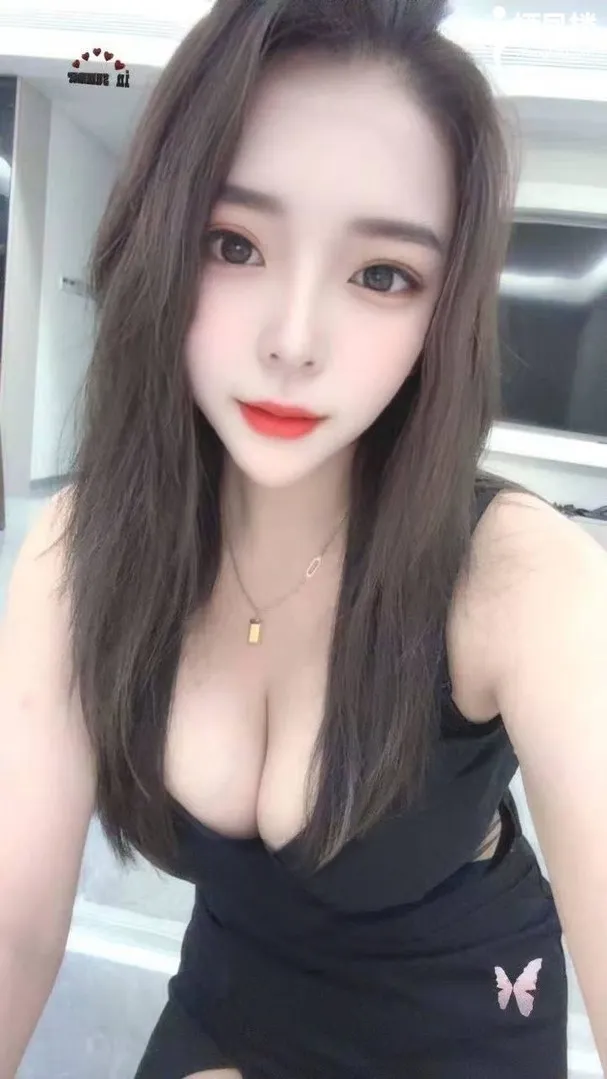 天河白皙粉嫩大奶妹