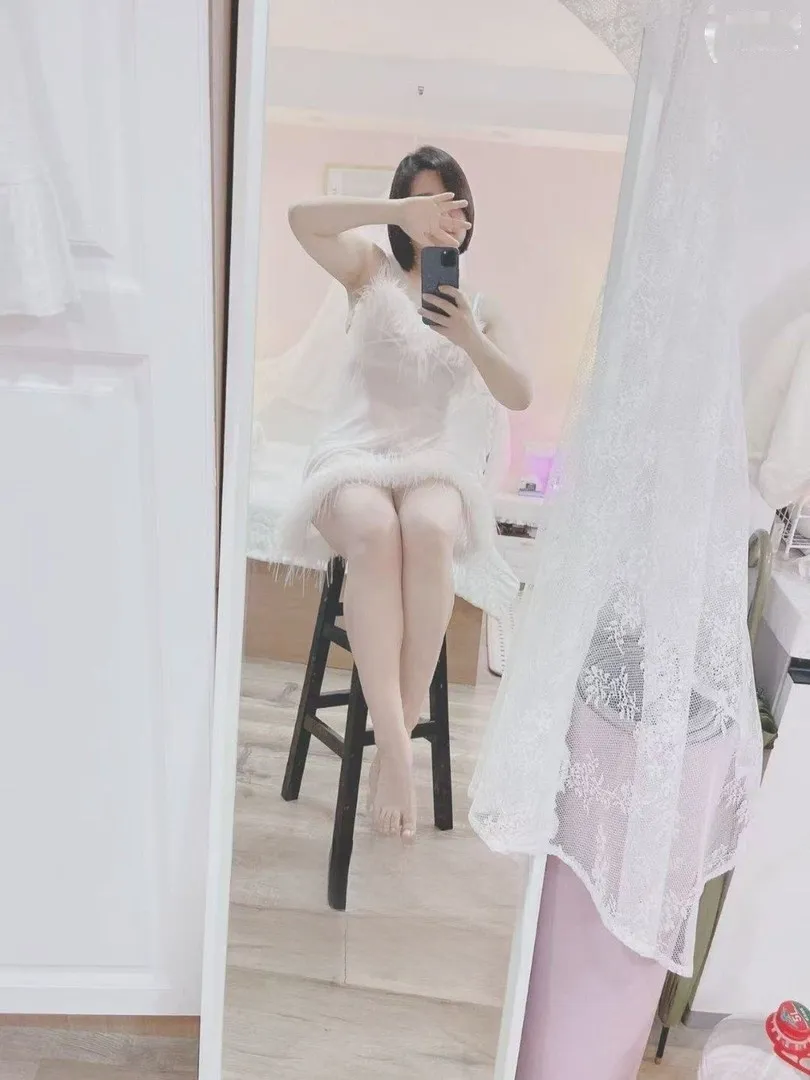 情绪价值到位的小美女