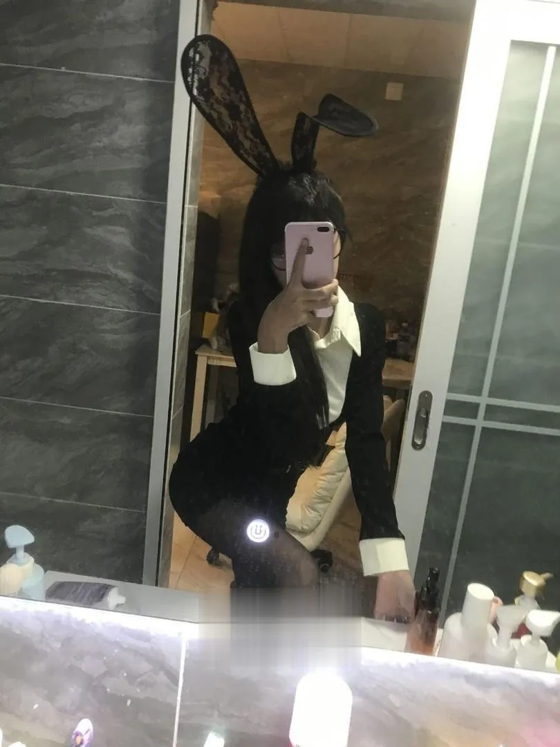 【被举报高额充值无服务】性感制服黑丝肥臀潇潇