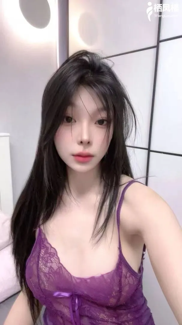 白云性感粉嫩大奶妹