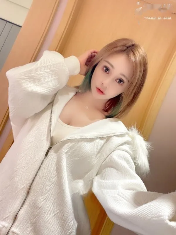 长相甜美温柔身材好
