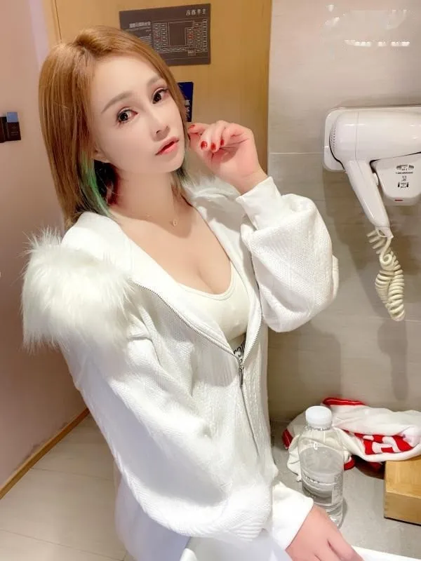长相甜美温柔身材好