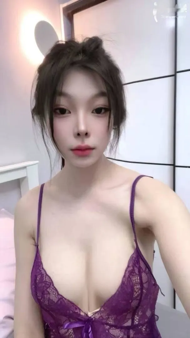 白云性感粉嫩大奶妹