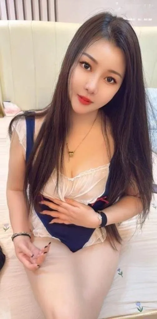 上海自营丰润犹存性感美乳老师