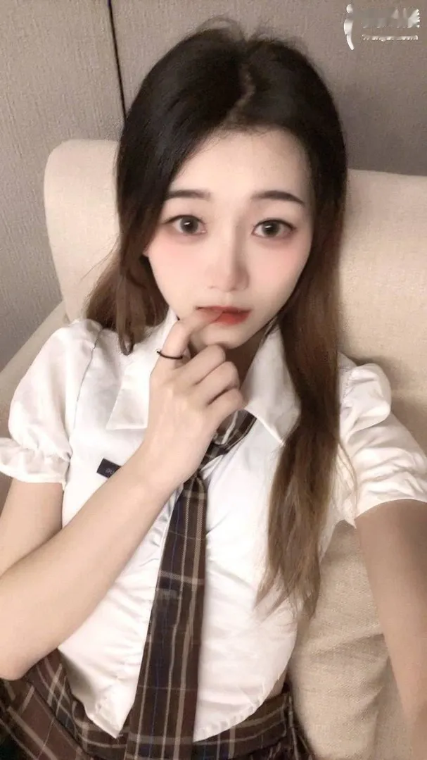 上粉下紧的小骚妹