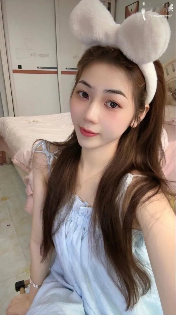 曼妙身姿嫩妹彤彤