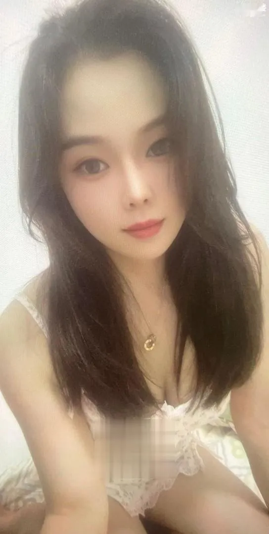 体验风骚嫩妹子一个23左右
